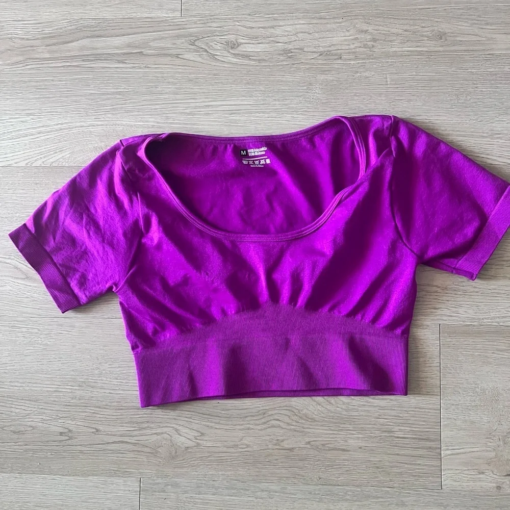 Vibrant Purple Activewear Crop Top Size Medium New - Picture 3 of 8